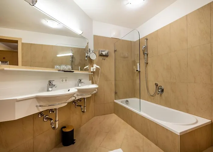 ホテル Breitlehenalm オーバータウエルン